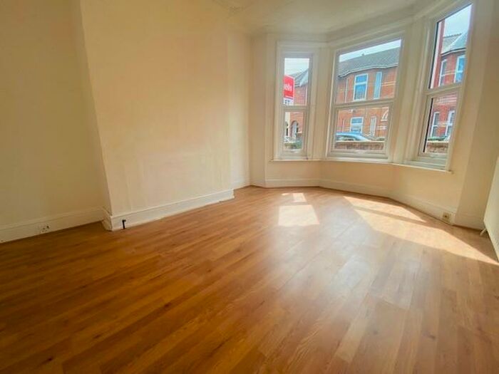 3 Bedroom House To Rent In Thackeray Road, Southampton, SO17
