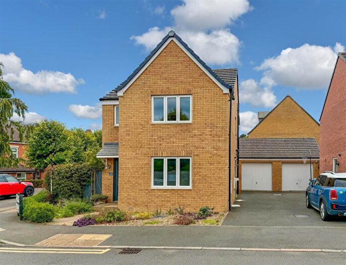 3 Bedroom Detached House For Sale In Green Crescent, Desborough, Kettering, NN14