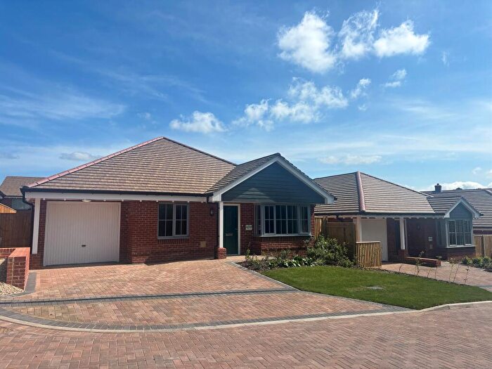 3 Bedroom Detached Bungalow For Sale In Whitsbury Road, Fordingbridge, SP6