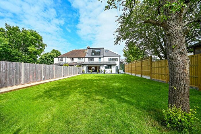 5 Bedroom Property To Rent In Meadow Hill, New Malden, KT3