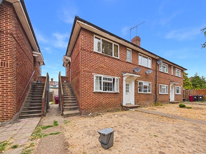 2 Bedroom Flat To Rent In Chalvey Gardens, Slough, Berkshire, SL1