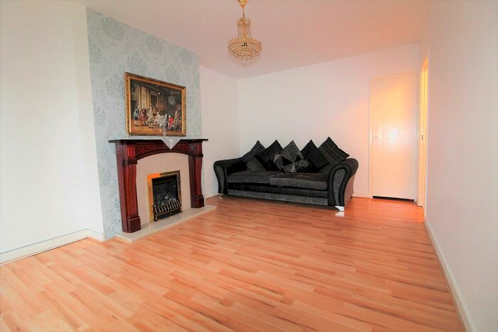 2 Bedroom Maisonette To Rent In Westfield Close, Enfield EN3