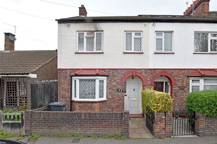 3 Bedroom End Of Terrace House For Sale In Fernbrook Road, London, SE13