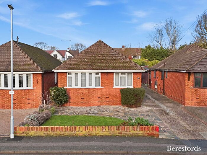 3 Bedroom Bungalow For Sale In Hunter Avenue, Shenfield, CM15