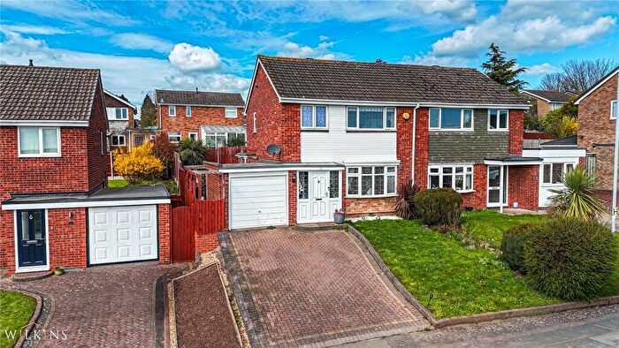 3 Bedroom Semi Detached House For Sale In Hampton Close, Tamworth, Staffordshire, B79