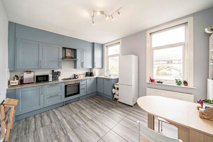 2 Bedroom Flat For Sale In Upper Tooting Road, Tooting, SW17