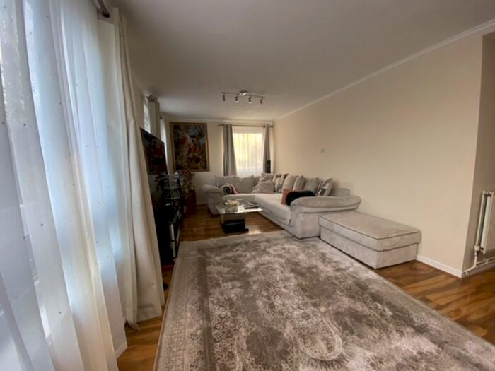 1 Bedroom Flat To Rent In Bramley Hill, South Croydon, CR2