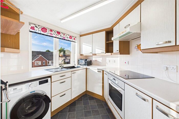 2 Bedroom Apartment For Sale In Yorktown Road, College Town, Sandhurst, Berkshire, GU47
