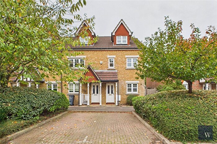 3 Bedroom Detached House To Rent In Fawcett Close, London, SW16