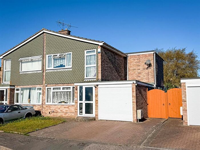 3 Bedroom Semi Detached House For Sale In Martinsdale, Great Clacton, Essex, CO15