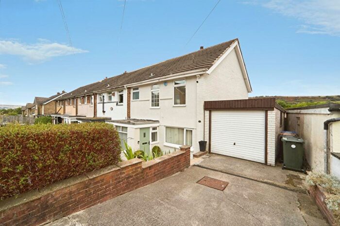 3 Bedroom End Of Terrace House For Sale In Harewood Road, Oakworth, Keighley, BD22