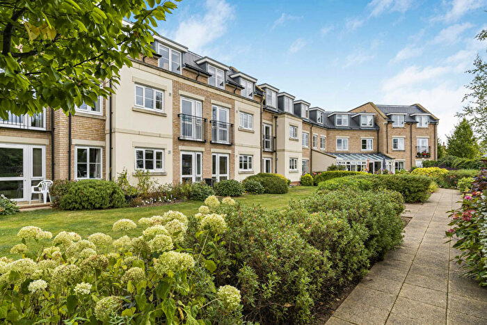 2 Bedroom Apartment For Sale In Linden Lodge, Bicester, OX26