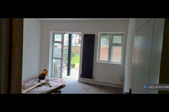 2 Bedroom Flat To Rent In Brinsley House, London, E1