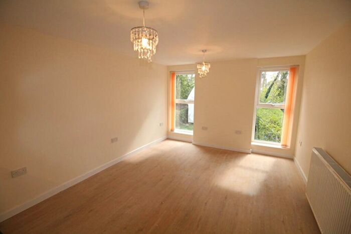 2 Bedroom Flat To Rent In Central Road, West Didsbury, M20