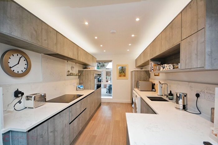 3 Bedroom End Of Terrace House For Sale In Kingsgate Avenue, Broadstairs, Kent, CT10