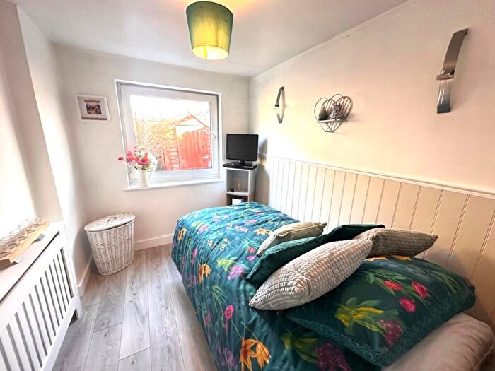 2 Bedroom Bungalow For Sale In Brandenburg Road, Canvey Island, SS8