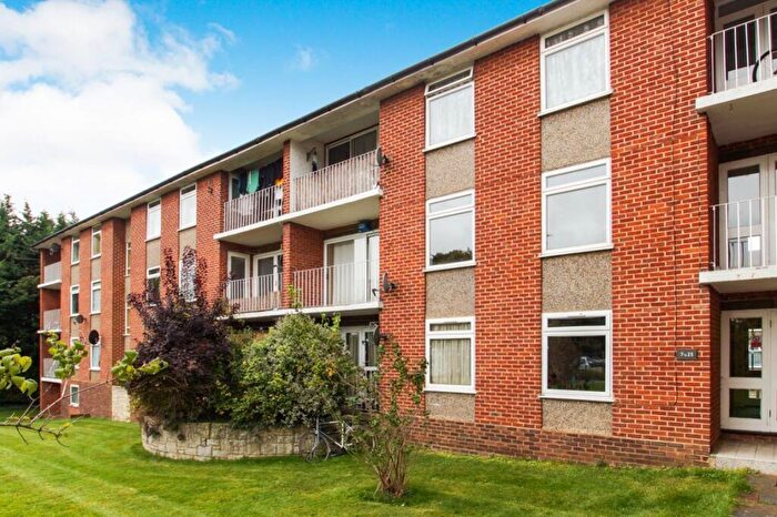 2 Bedroom Flat To Rent In Sandringham Court, SL1