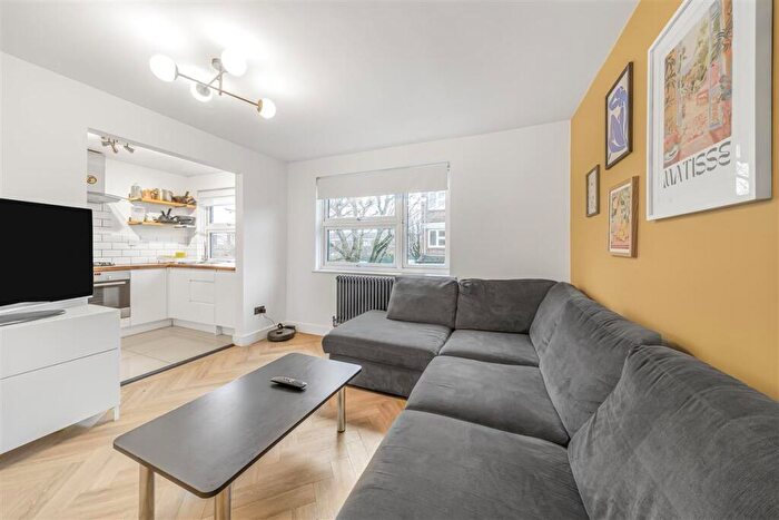 2 Bedroom Flat For Sale In Larch Close, SW12