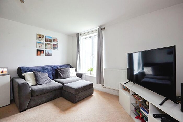 2 Bedroom Flat For Sale In Great Mead, Yeovil, BA21