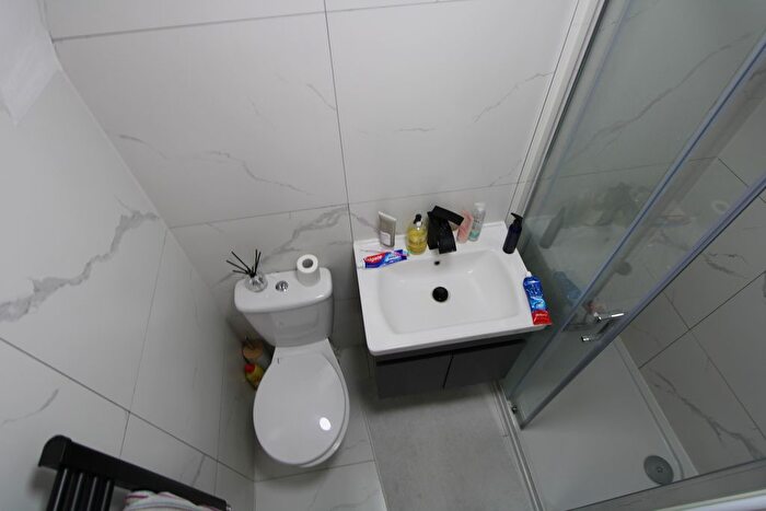 4 Bedroom Flat To Rent In Nightingale Lane, Wandsworth, SW12