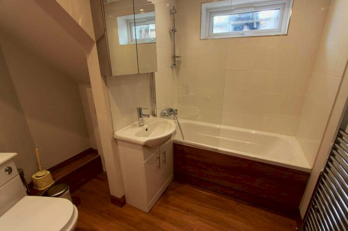 2 Bedroom Flat To Rent In Stoke Newington High Street, London, N16