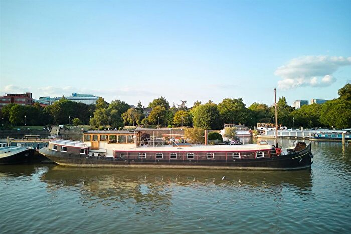 3 Bedroom Houseboat For Sale In Dove Pier, Hammersmith, W6