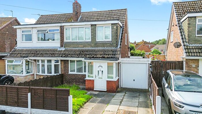 3 Bedroom Semi-Detached House For Sale In Lincoln Drive, Ashton-In-Makerfield, WN4