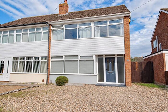 3 Bedroom Semi Detached House For Sale In Peregrine Road, Norwich, NR7