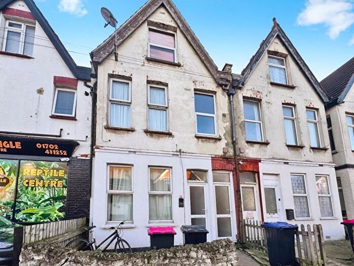 2 Bedroom Flat To Rent In Fairfax Drive, Westcliff-On-Sea, SS0