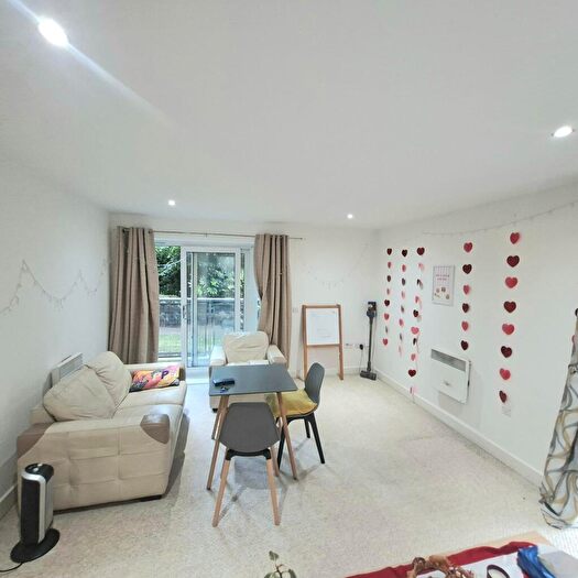 2 Bedroom Flat To Rent In Palatine Road, M22