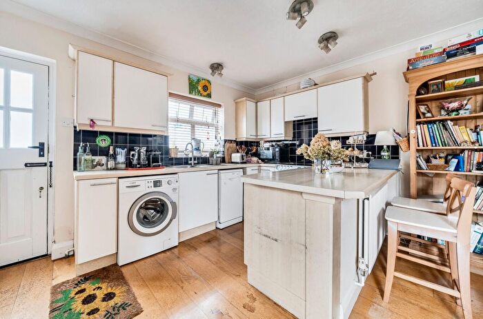 4 Bedroom Property For Sale In Orchard Avenue, Chichester, PO19