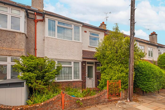 3 Bedroom End Terrace House For Sale In Cambridge Crescent, Teddington, TW11