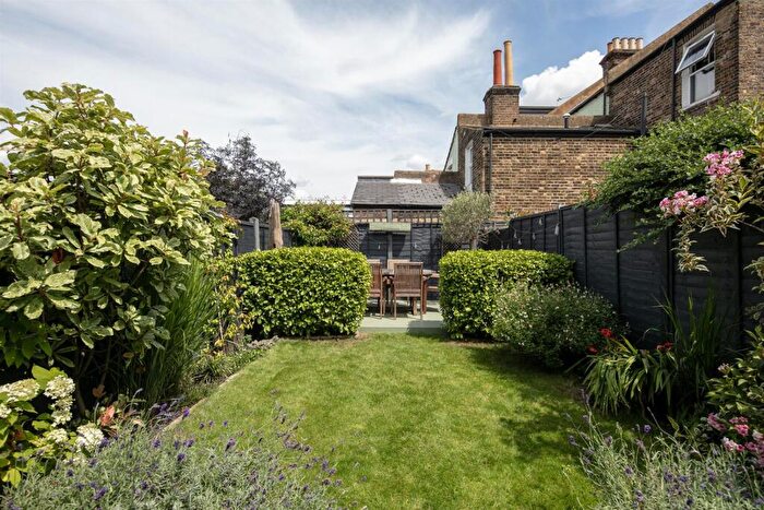 3 Bedroom Terraced House For Sale In Howbury Road, Nunhead, SE15