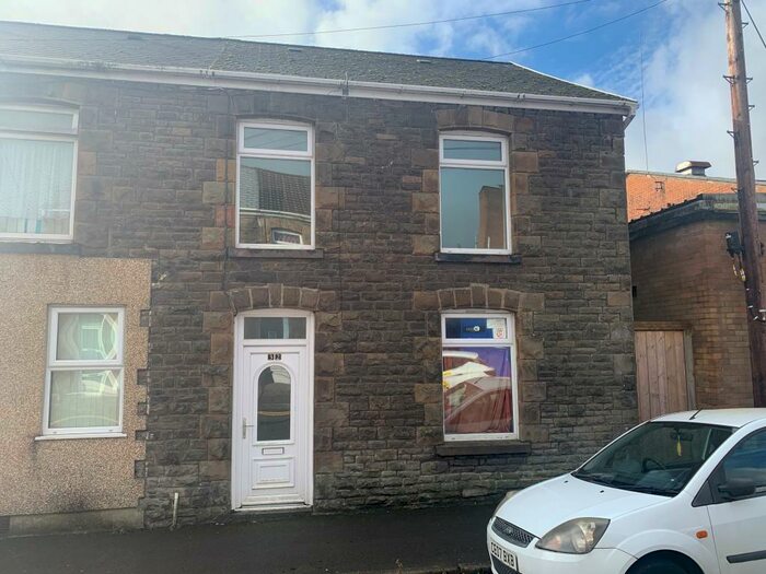 3 Bedroom House To Rent In Church Street, Pontardawe, SA8