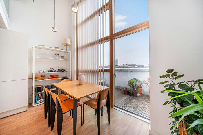 2 Bedroom Apartment For Sale In Tidemill Way, London, SE8