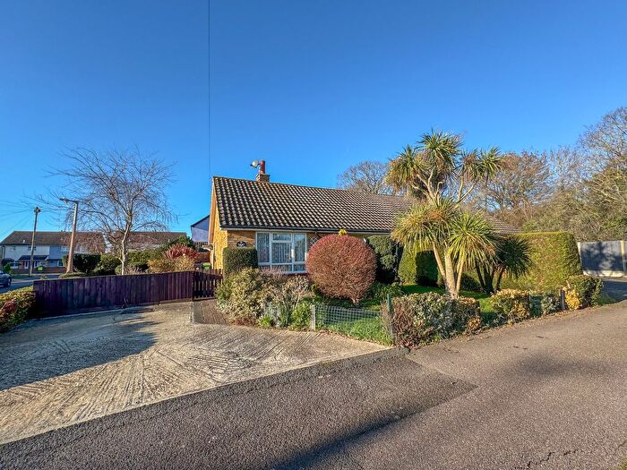 2 Bedroom Semi-Detached Bungalow For Sale In Appleyard Avenue, Hockley, SS5