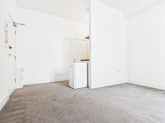Studio To Rent In Rowlands Road, Worthing, West Sussex, BN11