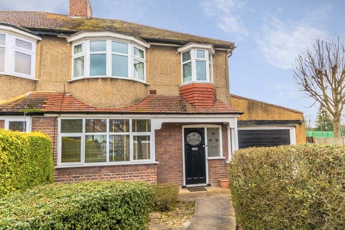 1 Bedroom Flat To Rent In Kneller Gardens, Isleworth, TW7