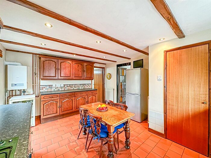 4 Bedroom Detached House For Sale In Upper Lambricks, Rayleigh, SS6