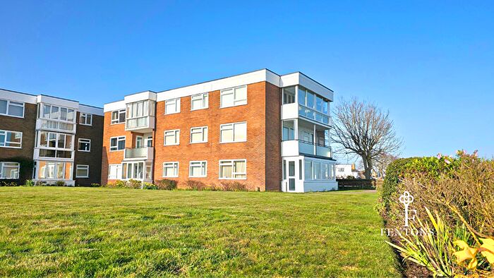 3 Bedroom Flat For Sale In Dolphin Court, Frinton-On-Sea, CO13