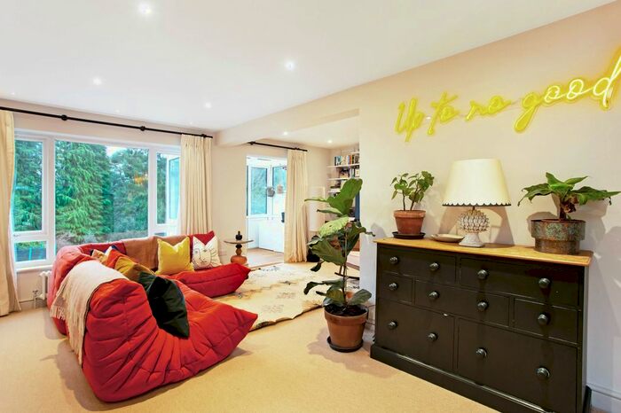 3 Bedroom Detached House For Sale In Oldbury Close, Sevenoaks, TN15