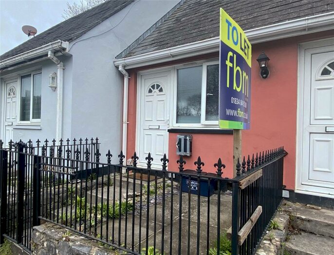 1 Bedroom Maisonette To Rent In Moat House, Commons Road, Pembroke, Pembrokeshire, SA71