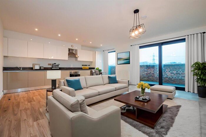 3 Bedroom Apartment To Rent In Meadow Mill, Stockport, SK1