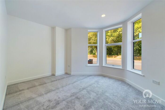 2 Bedroom Flat To Rent In Queens Park Parade, Northampton, NN2