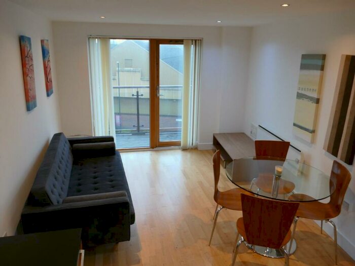 2 Bedroom Flat To Rent In The Boulevard, Leeds, West Yorkshire, Uk, LS10