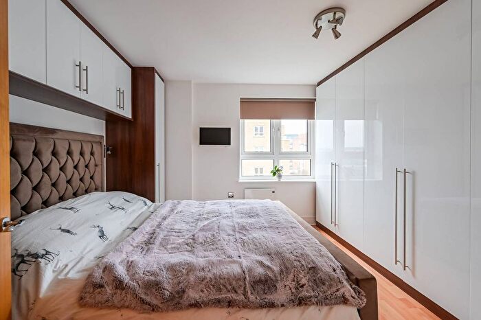 1 Bedroom Flat To Rent In St Davids Square, Isle Of Dogs, London, E14