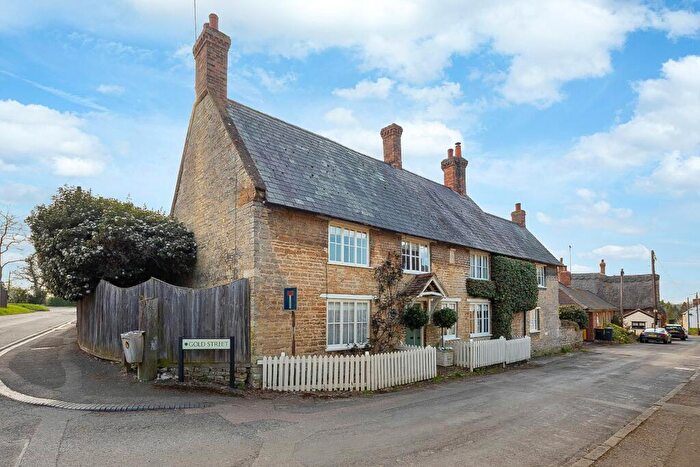 4 Bedroom Detached House For Sale In Gold Street, Podington, Wellingborough, Bedfordshire, NN29