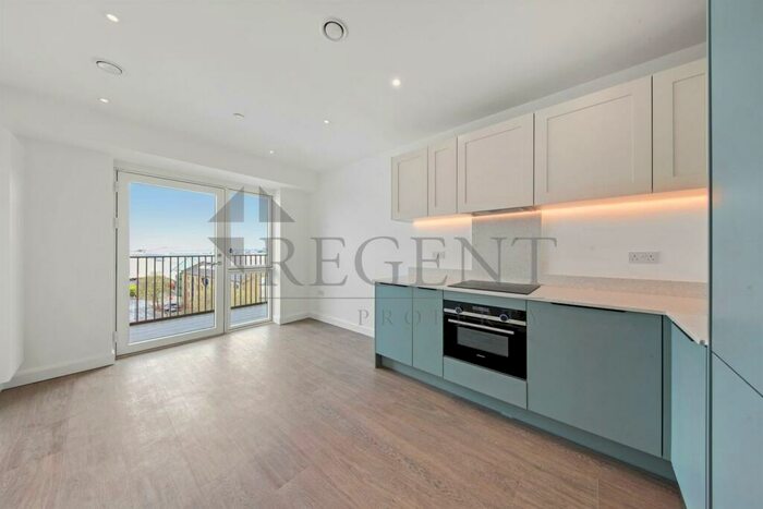 Apartment To Rent In Galleria House, Western Gateway, E16