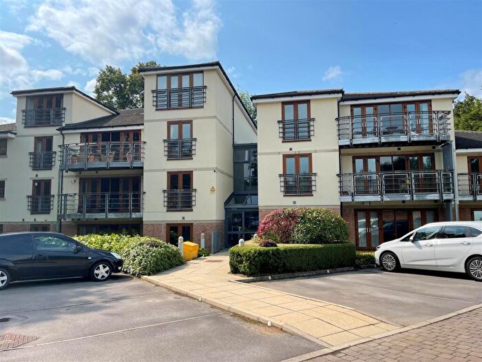 2 Bedroom Apartment To Rent In Harrogate Road, Moortown, LS17