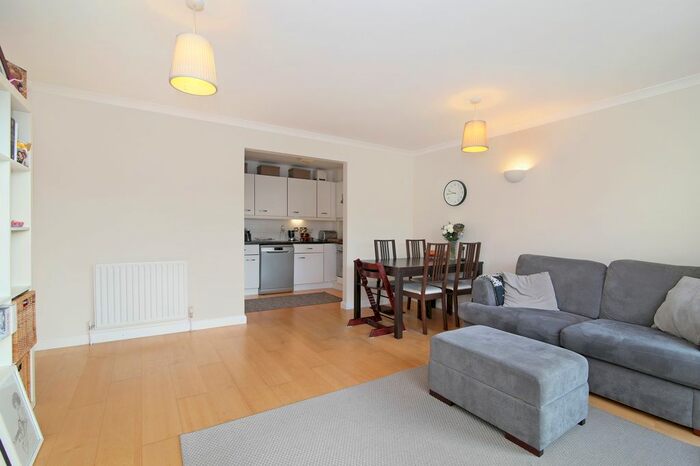 2 Bedroom Property To Rent In Greenland Quay, London, Greater London, SE16